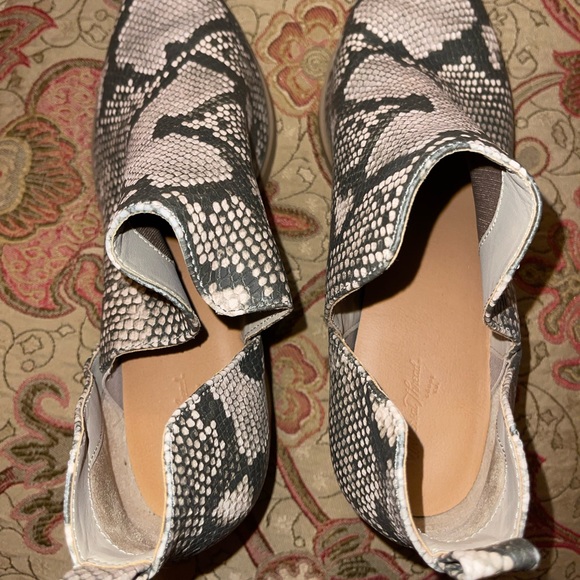 Women’s snake skin cowgirl ankle boots - Picture 2 of 4